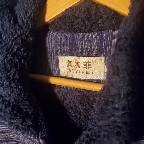 Beautiful blue stripe pattern fleece/fur lined sweater size Medium - Picture 2 of 3